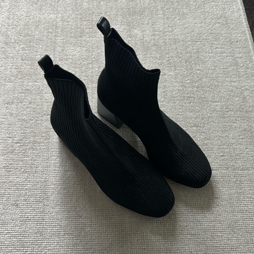 Steve Madden black booties